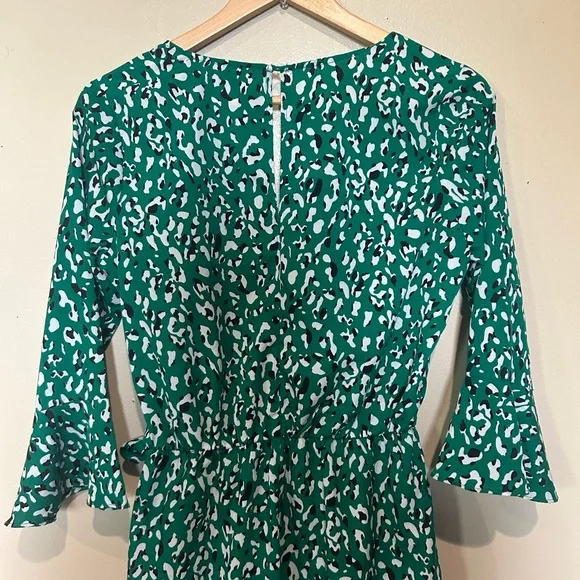 Lulu's Green Patterned Romper - Picture 4 of 7